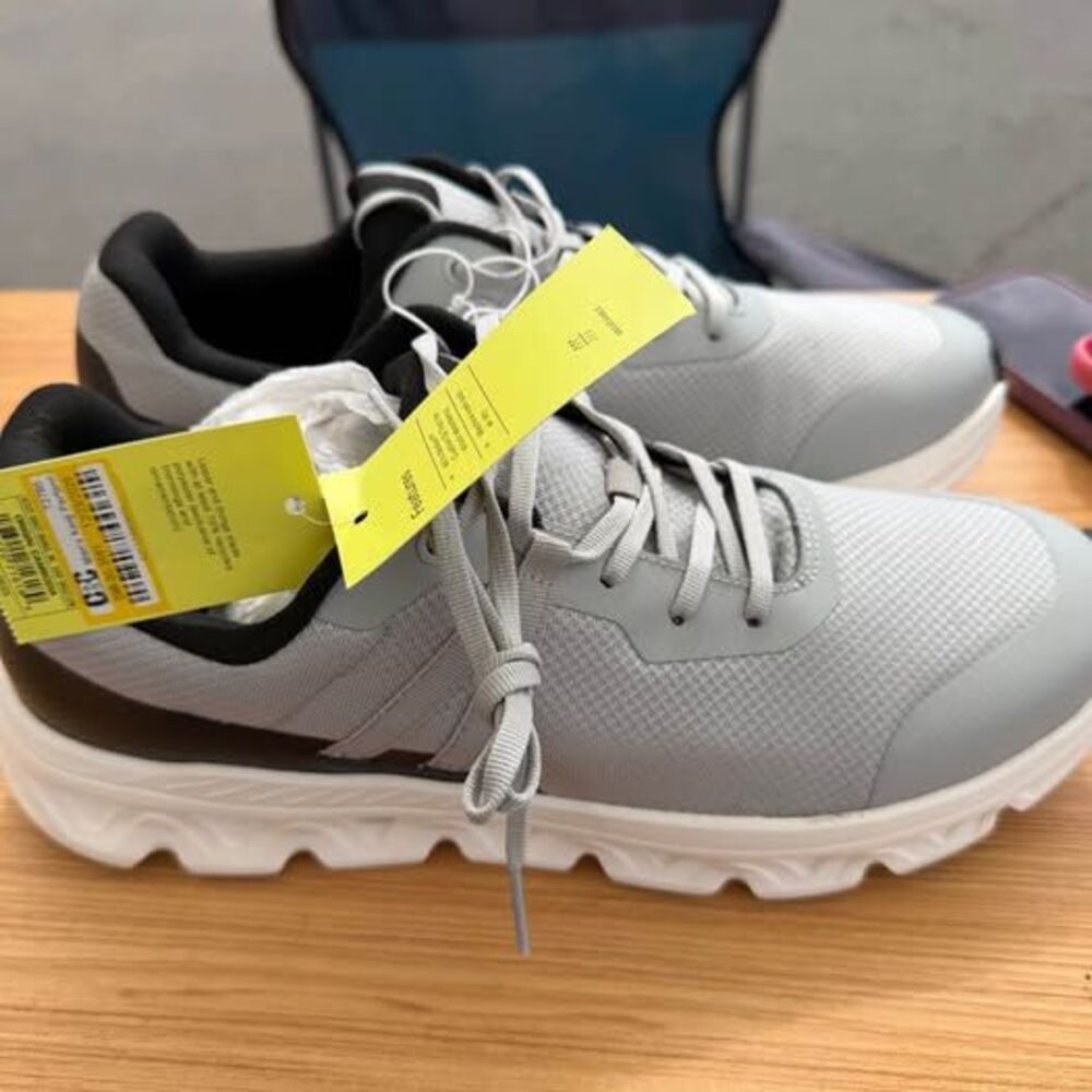 New All in Motion Men's Perform sneakers with tags - Picture 2 of 5